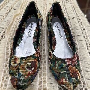 TAPESTRY EASY STREET HEELS